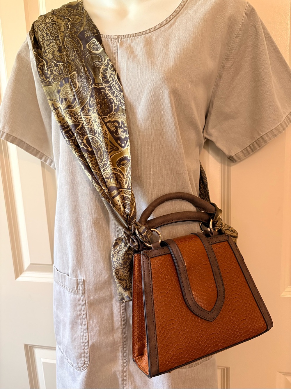 NWOT, Classic Tan Structured Top-Handle Purse w/ Scarf Accent & crossbody strap